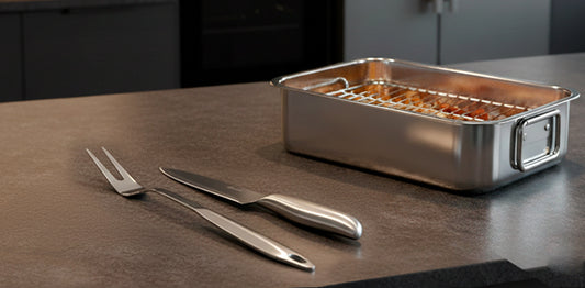 SET GOURMET FAMILIAR (1 BANDEJA PARA HORNEAR + 1 CUCHILLO + TENEDOR TRINCHADOR DE ACERO INOXIDABLE